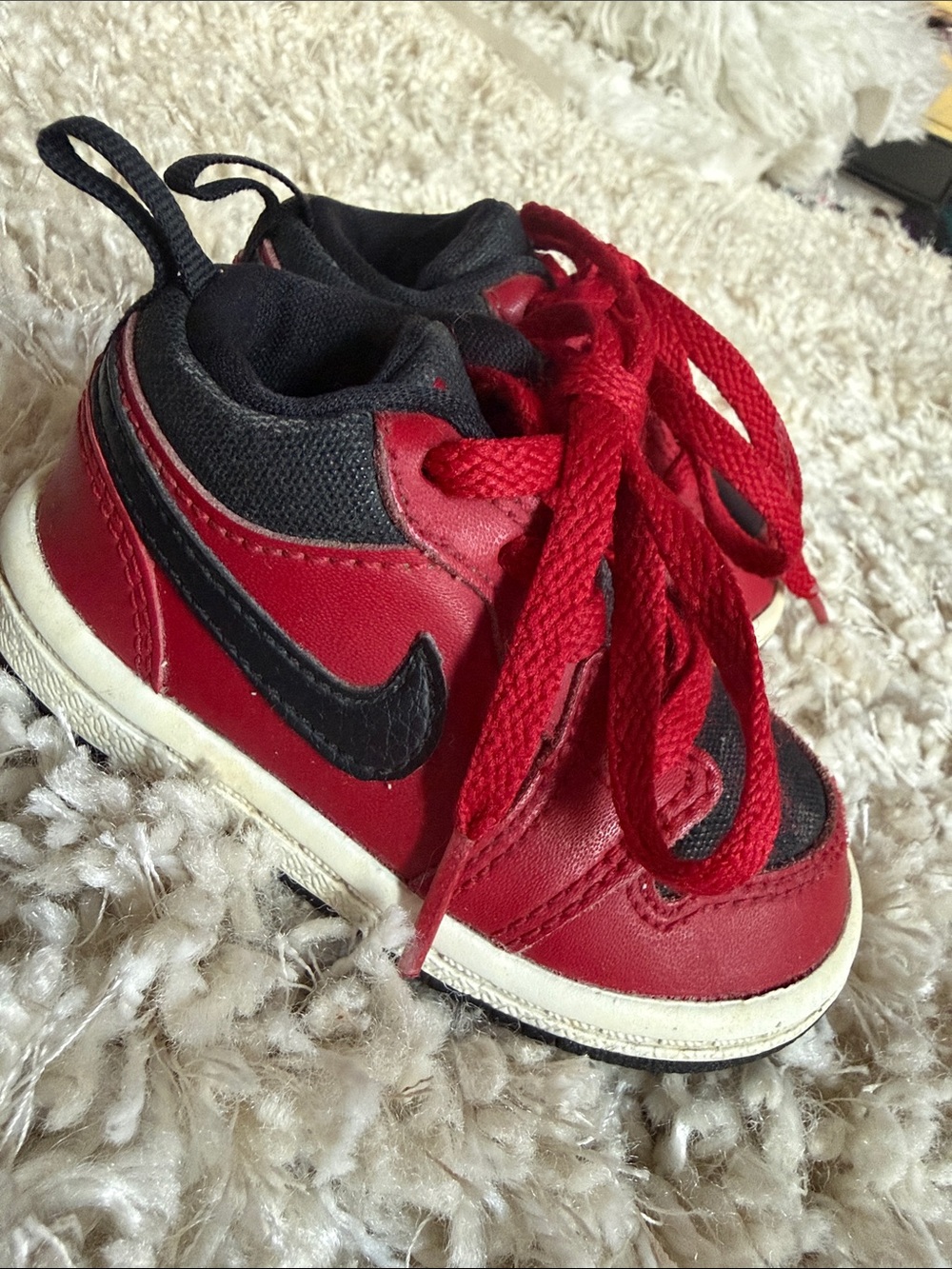 Toddler 4C Retro Nike Air Jordan 1 sneakers Red/ Black 👟